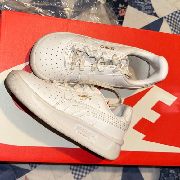 Puma Classic White Leather Sneakers - Picture 1 of 5